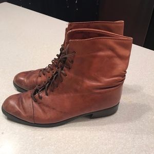 Santana Canada Vintage Block Heel Leather Boots